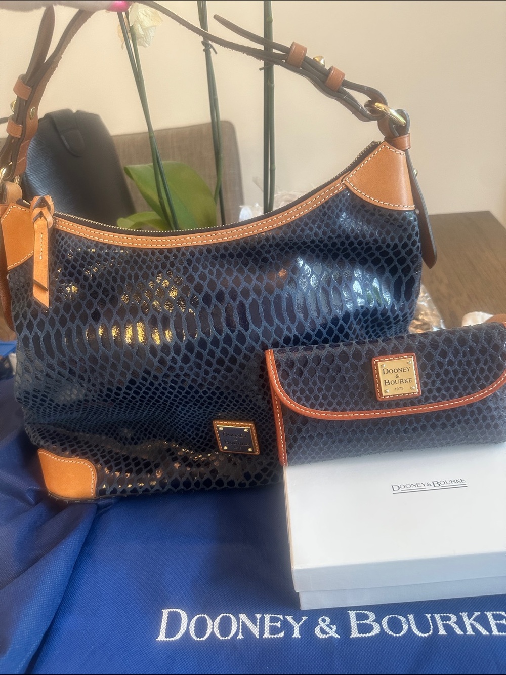 Dooney & Bourke 2FER Erica SET Navy NWOT shoulder bag, wallet & box, & dustbag